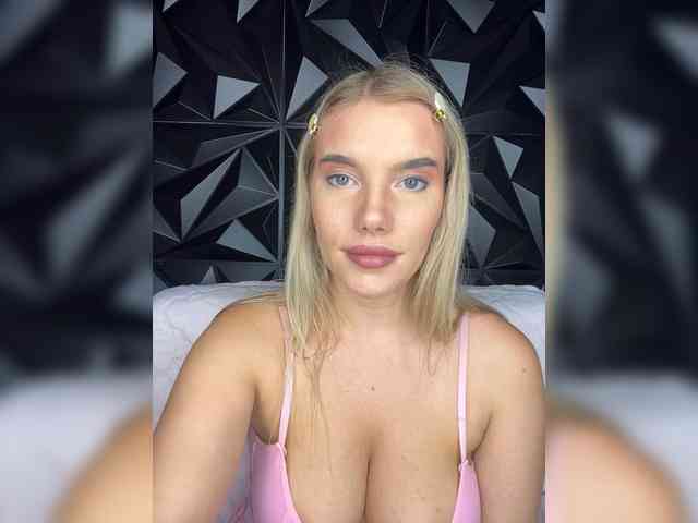 LYALYAtop webcam