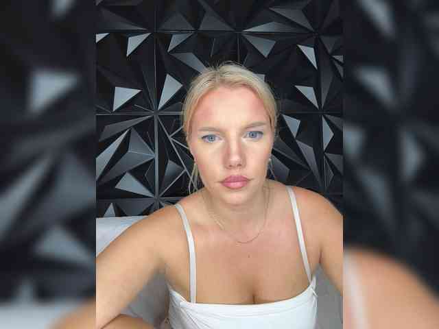LYALYAtop webcam