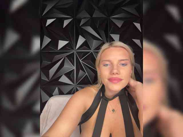LYALYAtop webcam
