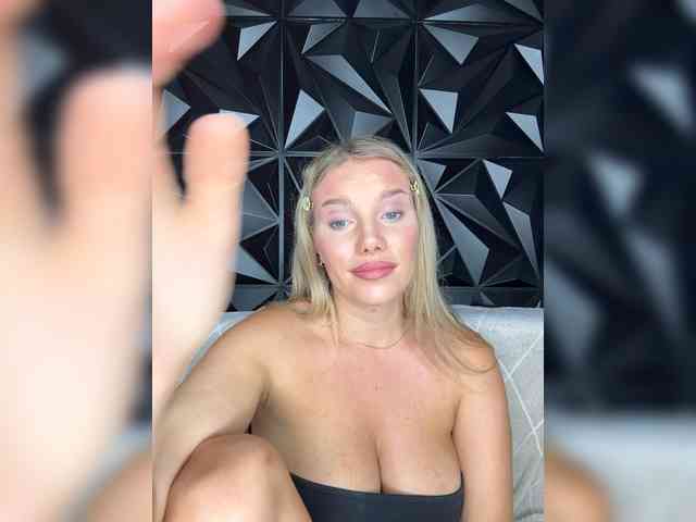 LYALYAtop webcam