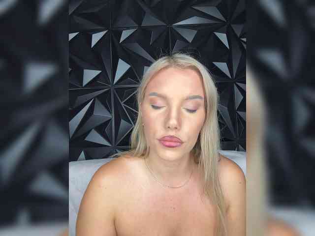 LYALYAtop webcam