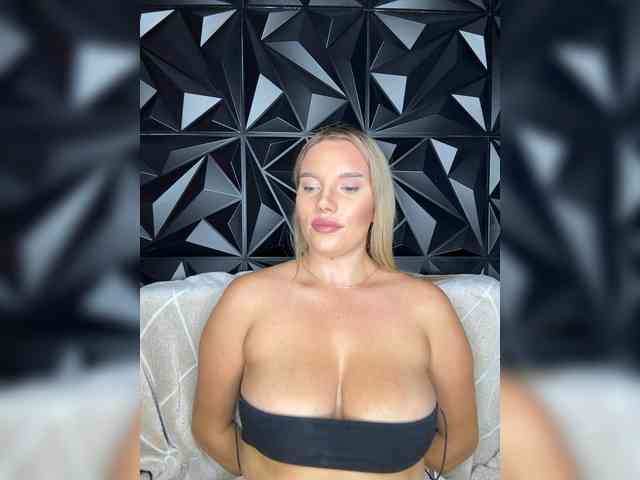 LYALYAtop webcam
