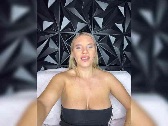 LYALYAtop webcam