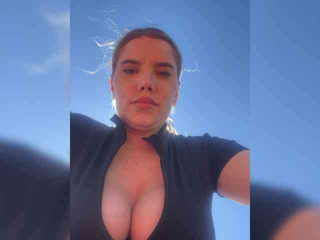 LYALYAtop webcam