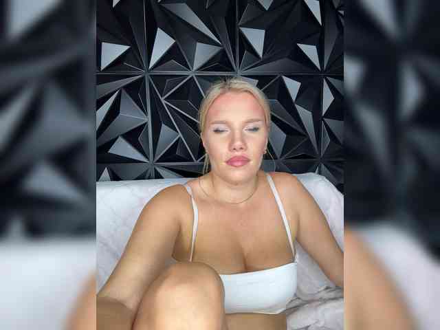 LYALYAtop webcam