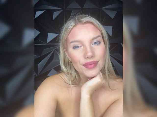 LYALYAtop webcam