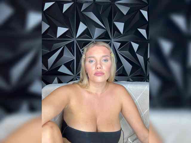 LYALYAtop webcam