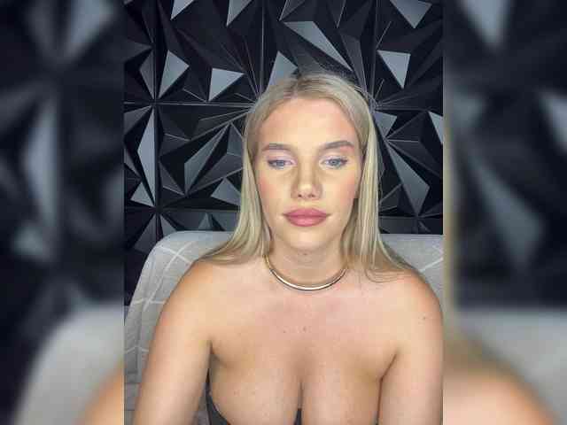 LYALYAtop webcam