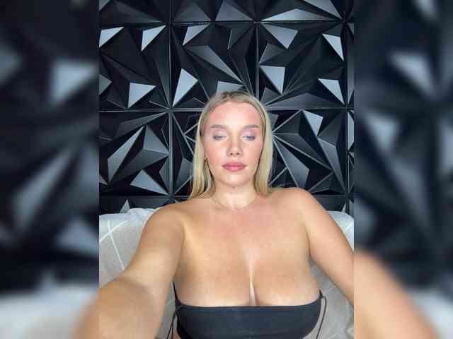 LYALYAtop webcam
