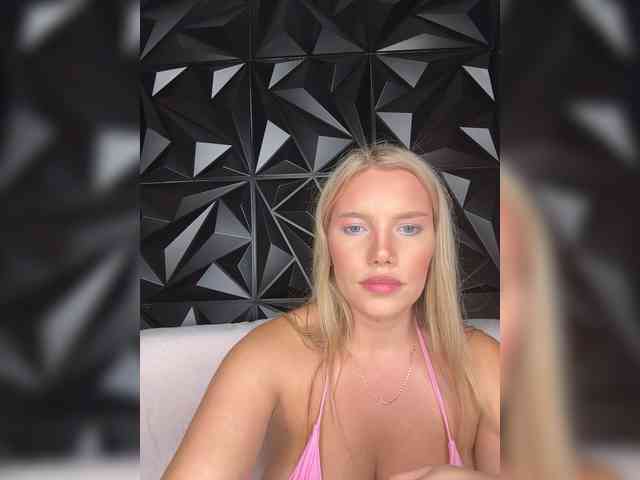 LYALYAtop webcam