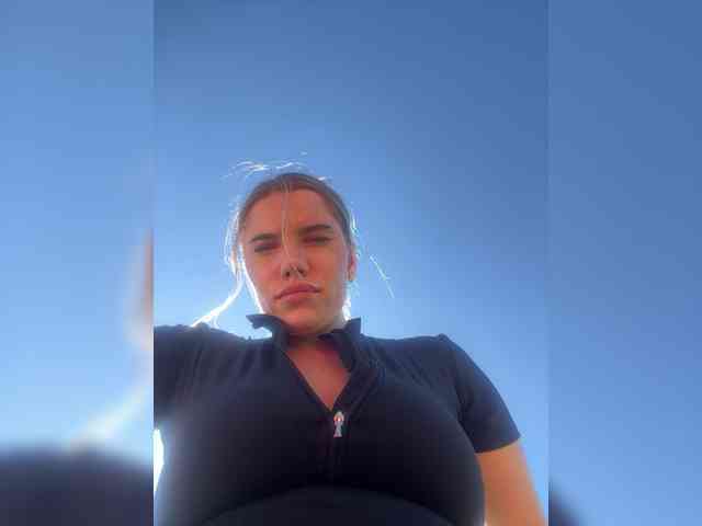 LYALYAtop webcam