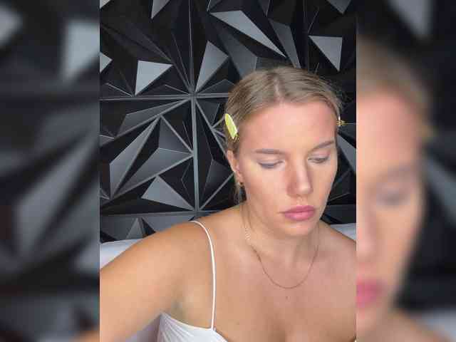 LYALYAtop webcam