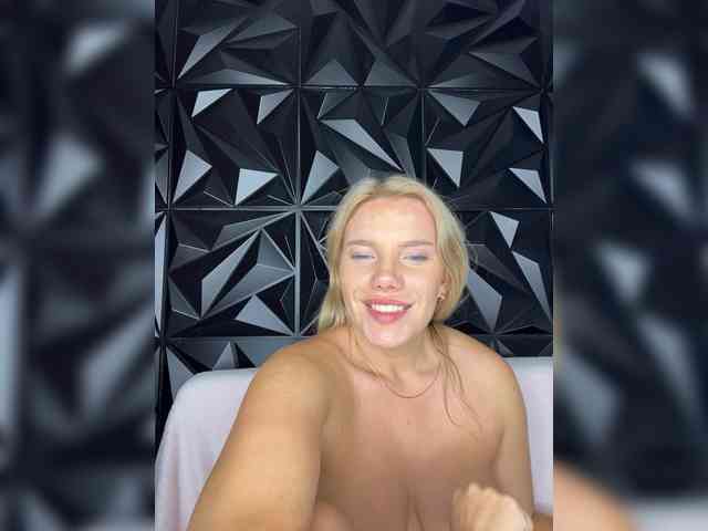 LYALYAtop webcam