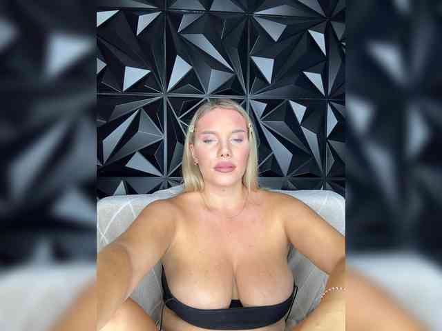 LYALYAtop webcam