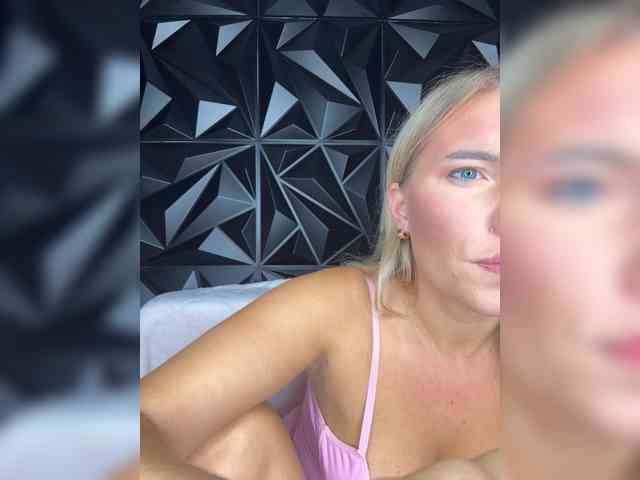 LYALYAtop webcam