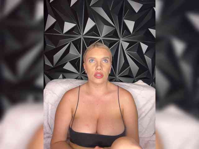LYALYAtop webcam