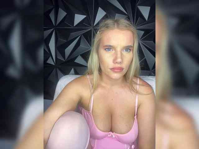 LYALYAtop webcam