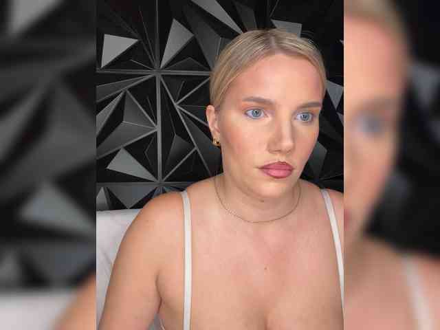 LYALYAtop webcam