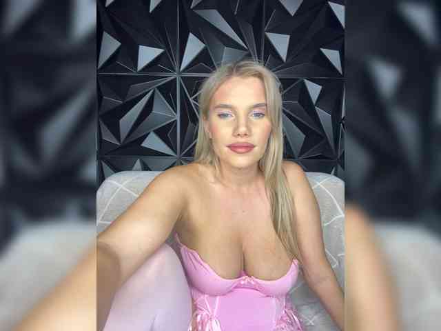 LYALYAtop webcam