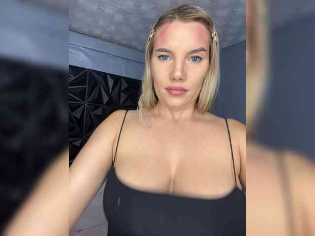 LYALYAtop webcam