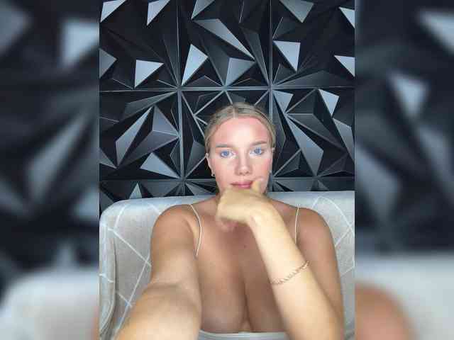 LYALYAtop webcam