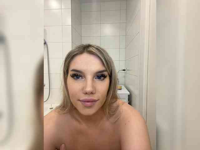 LYALYAtop webcam