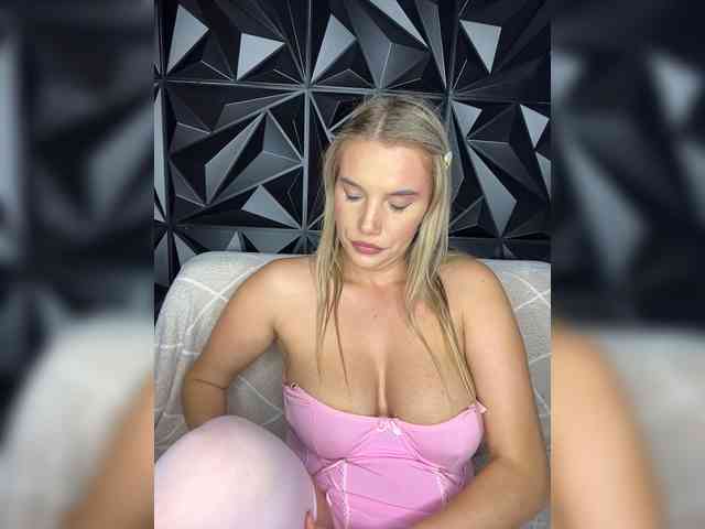 LYALYAtop webcam