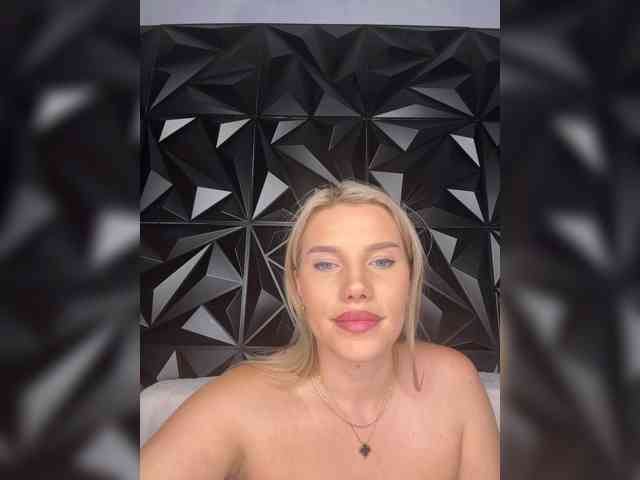 LYALYAtop webcam