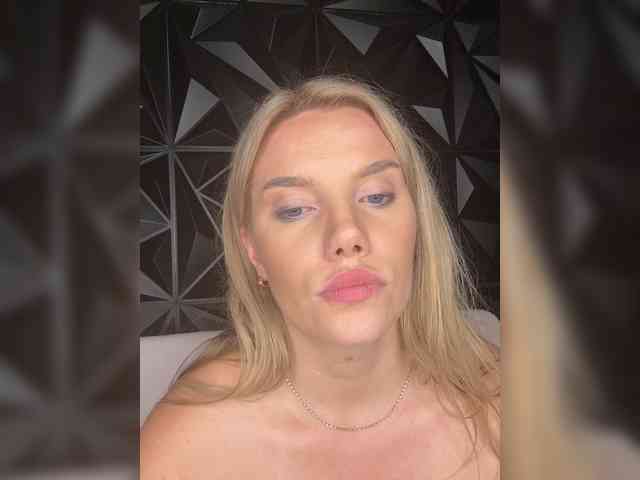 LYALYAtop webcam