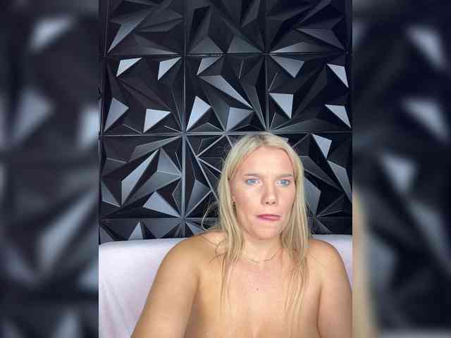 LYALYAtop webcam