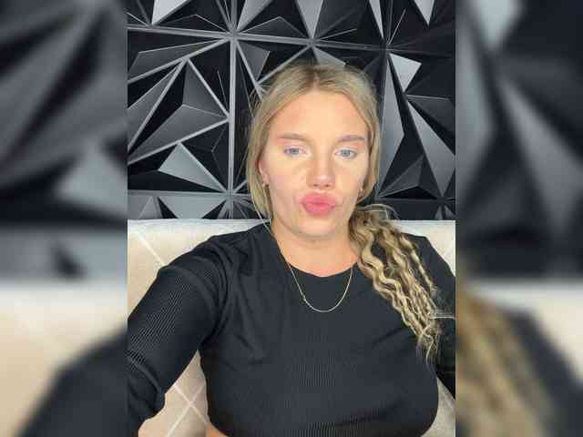 LYALYAtop webcam