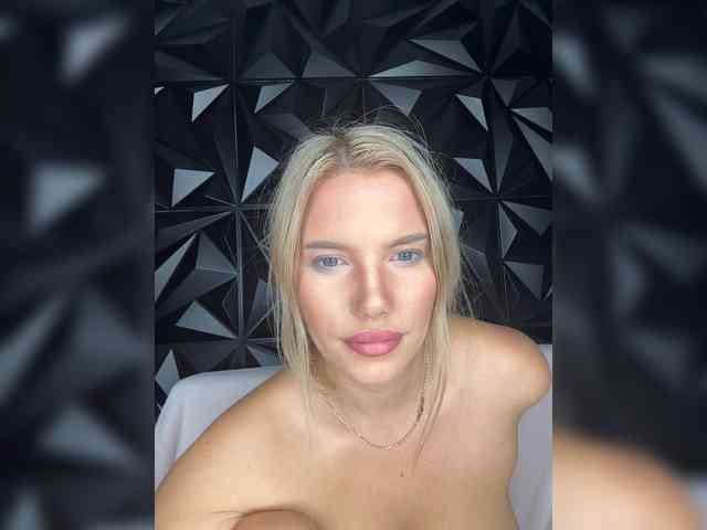 LYALYAtop webcam