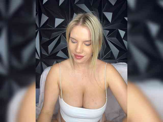 LYALYAtop webcam