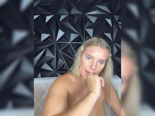 LYALYAtop webcam