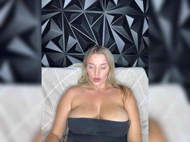 LYALYAtop webcam