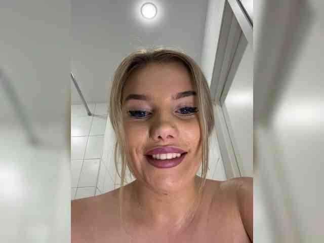 LYALYAtop webcam
