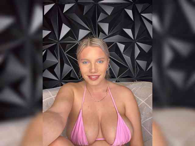 LYALYAtop webcam