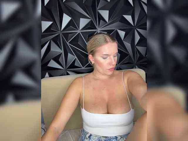 LYALYAtop webcam