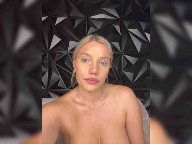 LYALYAtop webcam