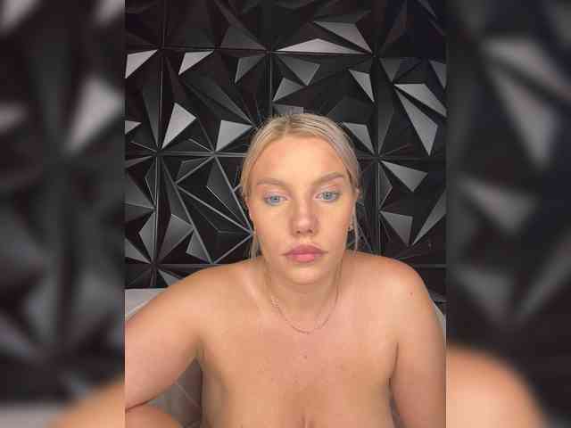 LYALYAtop webcam