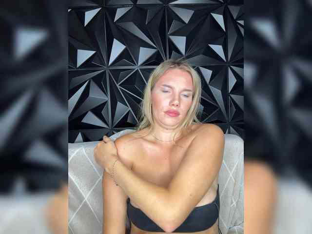 LYALYAtop webcam