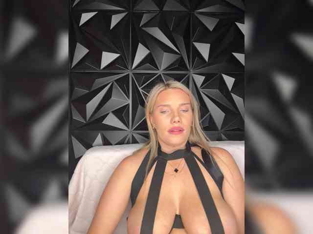 LYALYAtop webcam