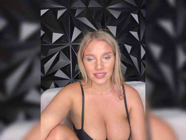 LYALYAtop webcam
