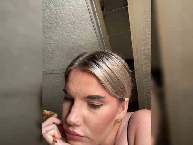 LYALYAtop webcam