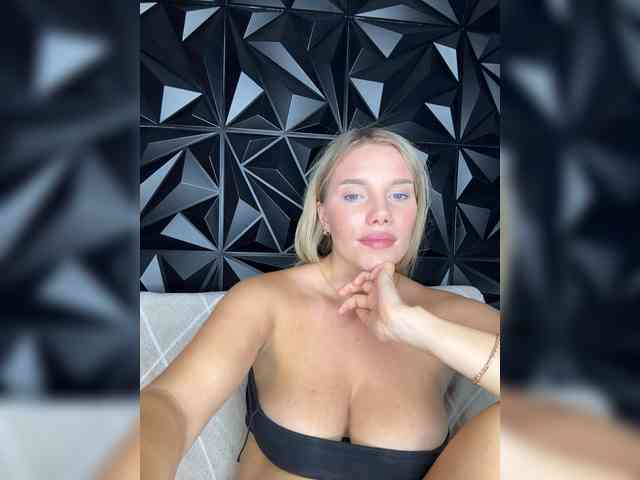 LYALYAtop webcam