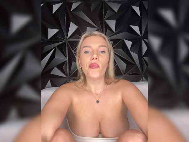 LYALYAtop webcam