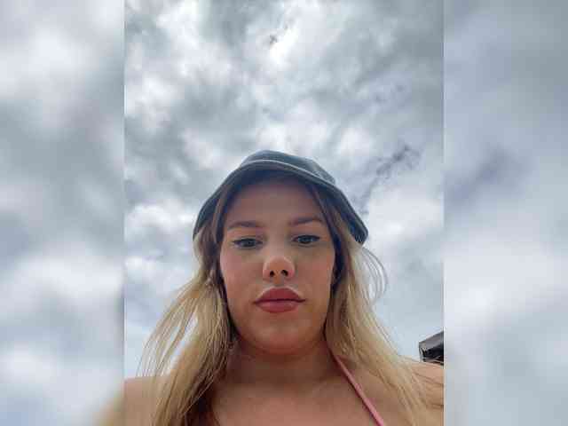 LYALYAtop webcam