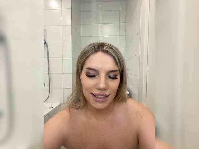 LYLAtop Live Webcam on BongaCams