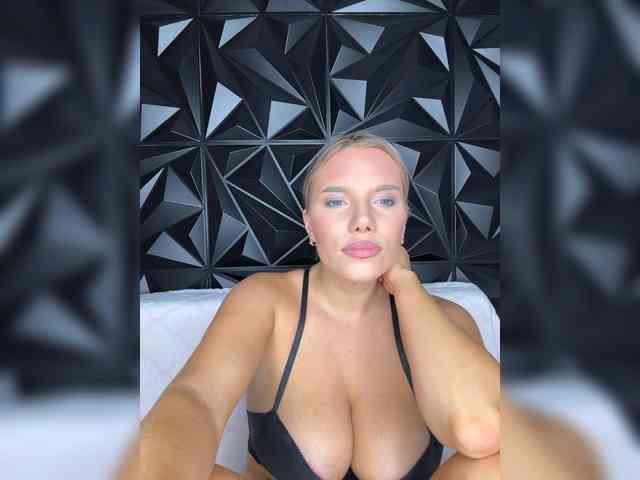 LYALYAtop webcam