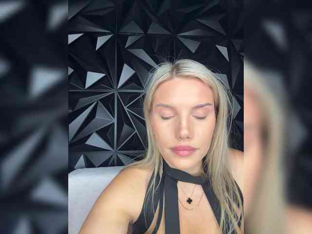 LYALYAtop webcam
